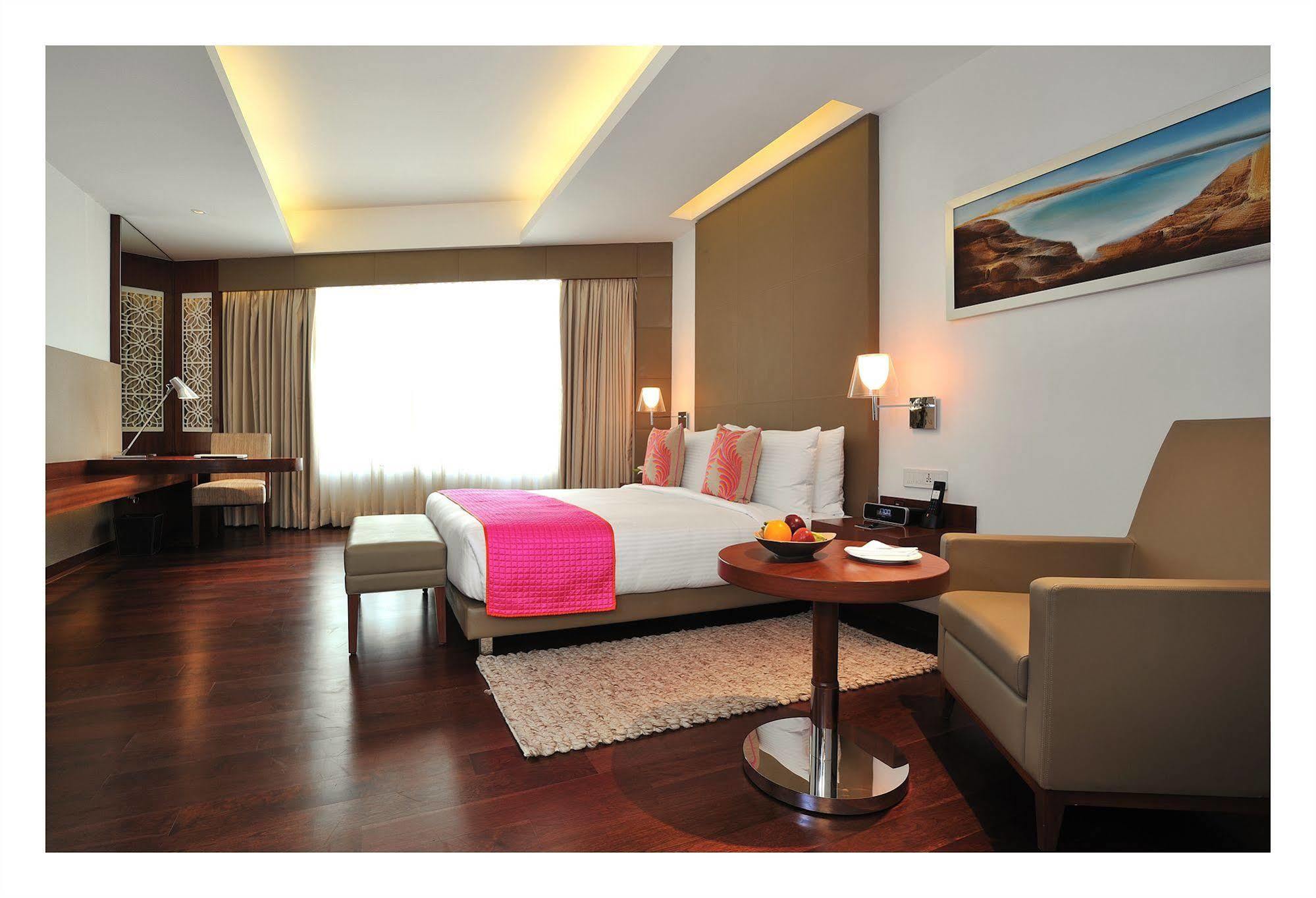 The Anya Hotel-Golf Course Road Gurgaon Exterior foto